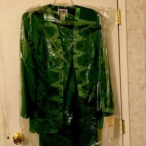 Emerald green 3-piece skirt suit, Shell top, 33 inches column skirt, and jacket